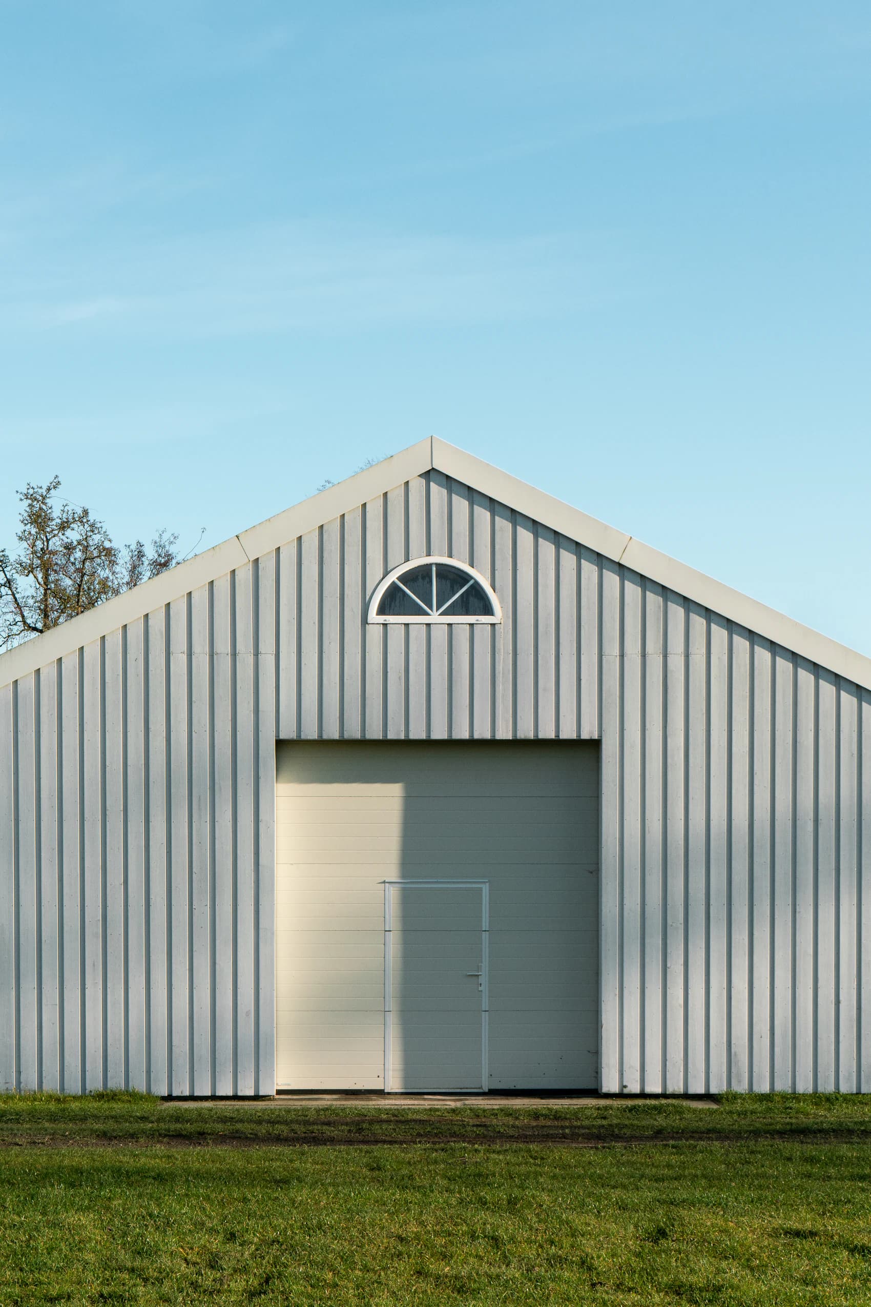 Metal shop building on rural acreage